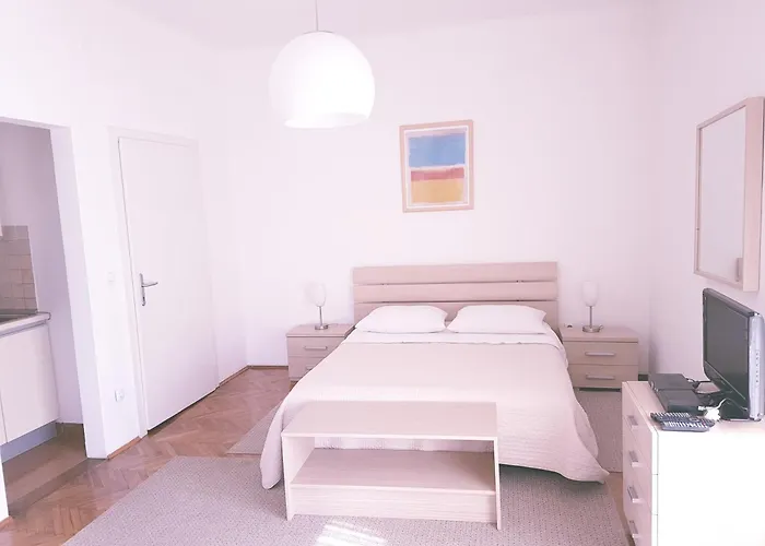 Anticevic * Hvar Town